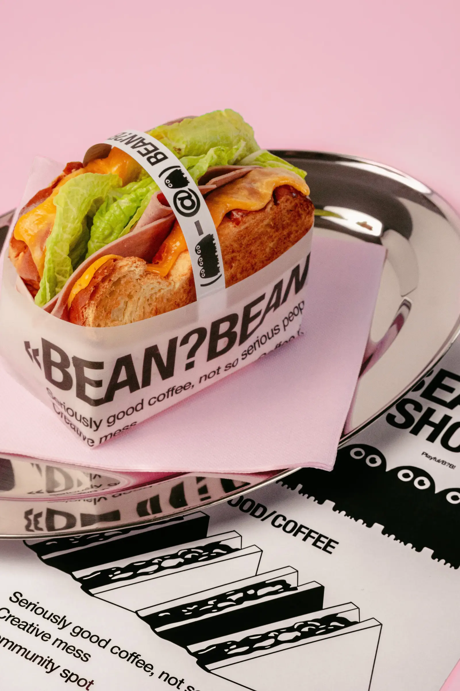 Bean?Bean!, latte art being poured