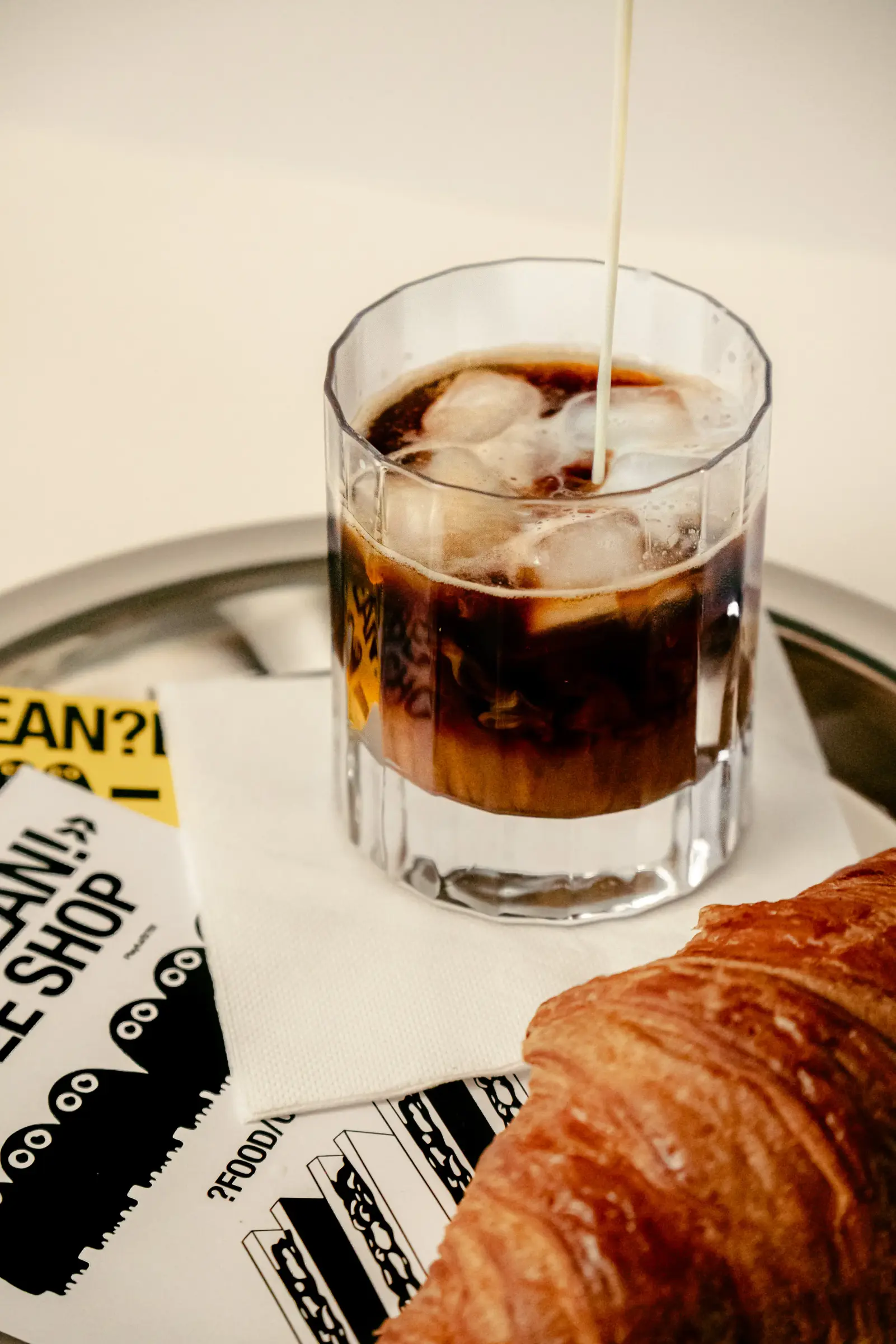 Bean?Bean!, espresso machine mid-extraction