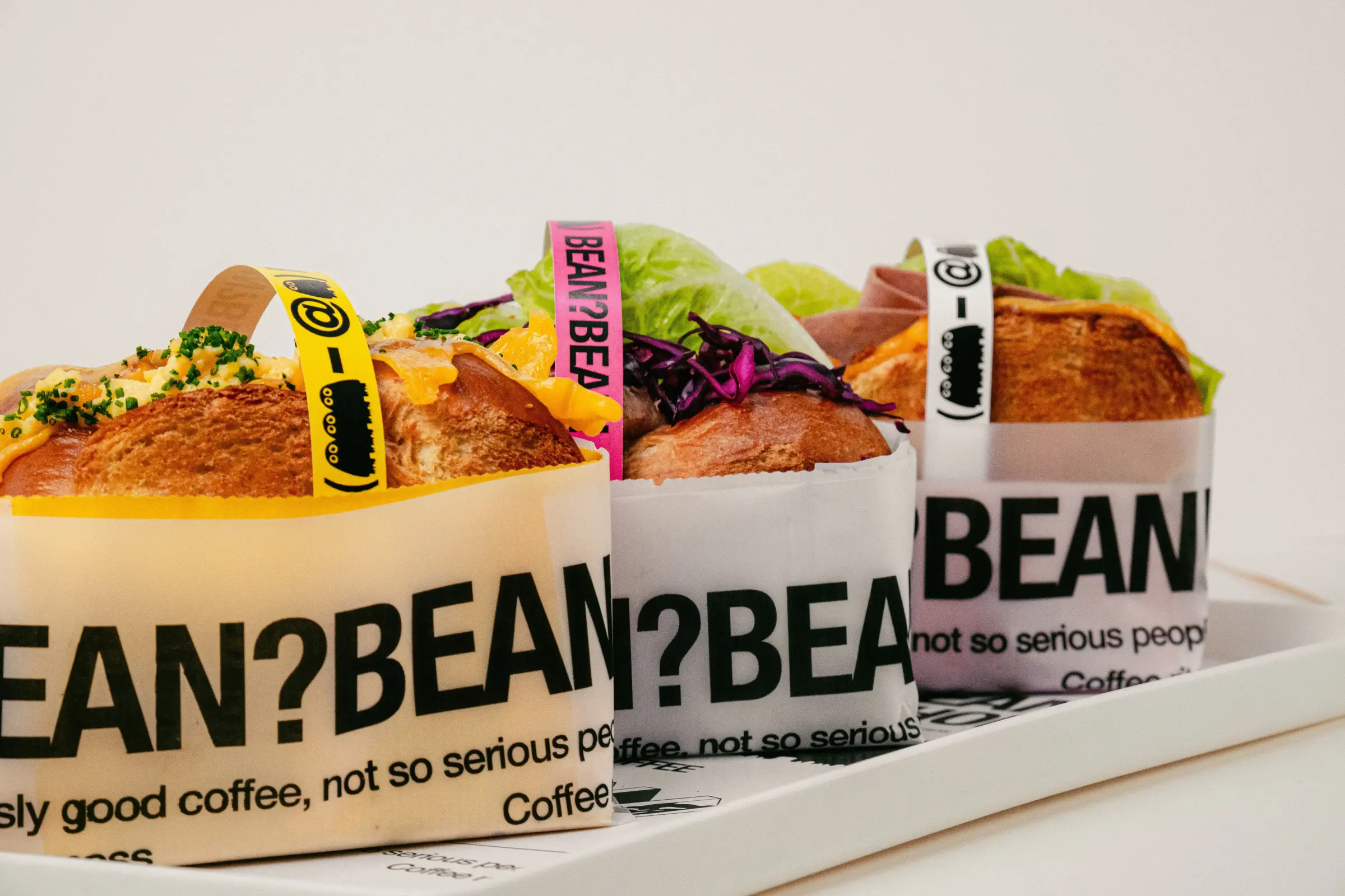 Bean?Bean!, coffee on a wooden table