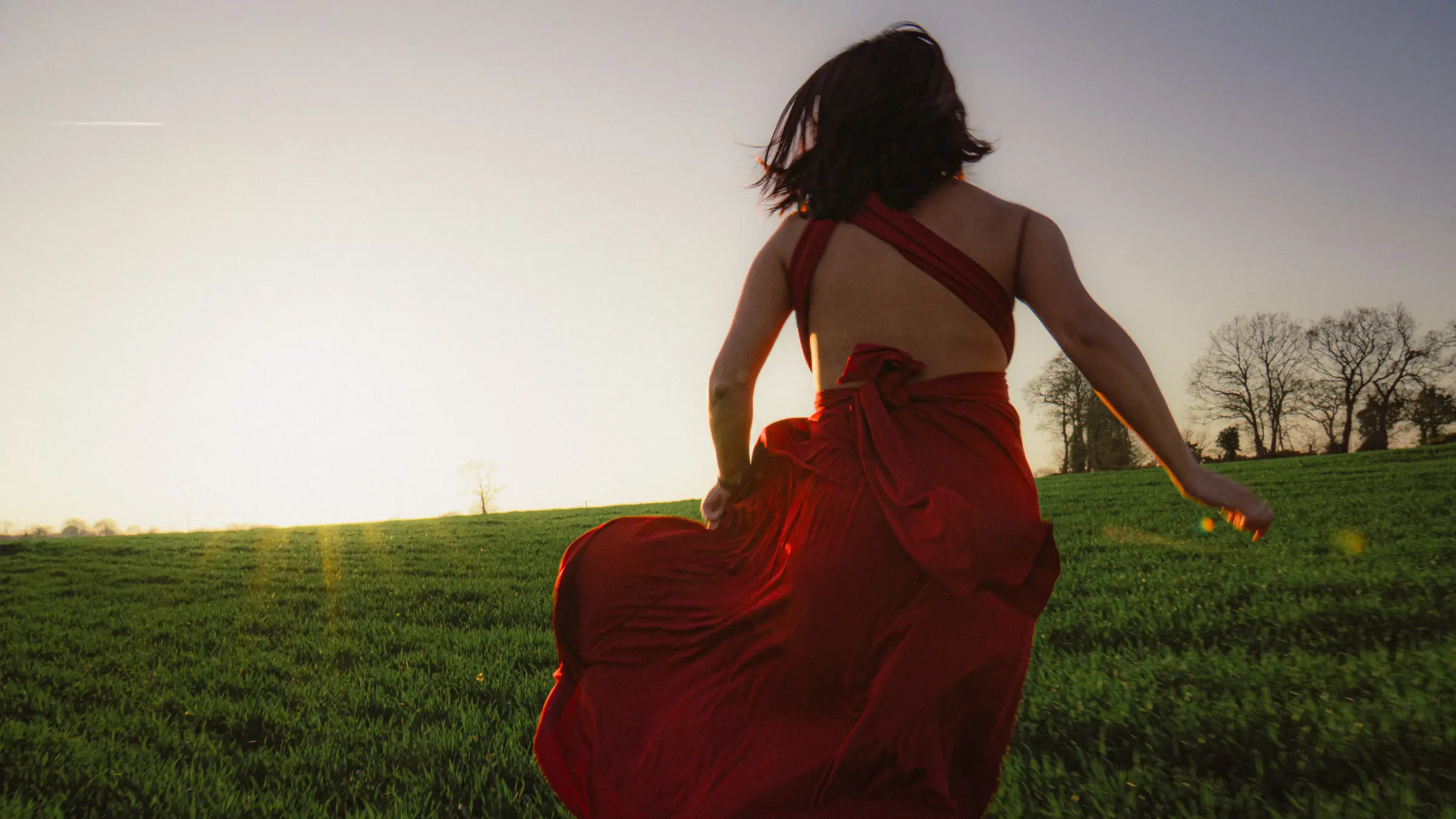 Jazmín, natural light portrait, looking towards the window