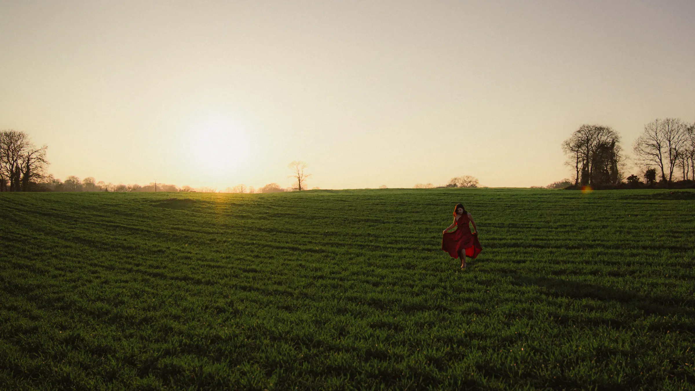 Jazmín, close-up face, sculpted shadow